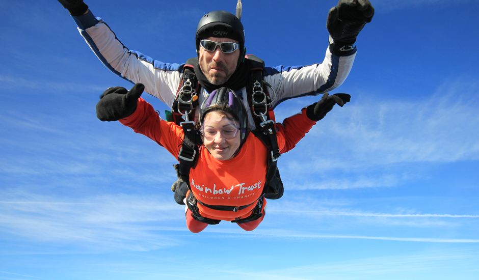Liz skydives for Rainbow Trust