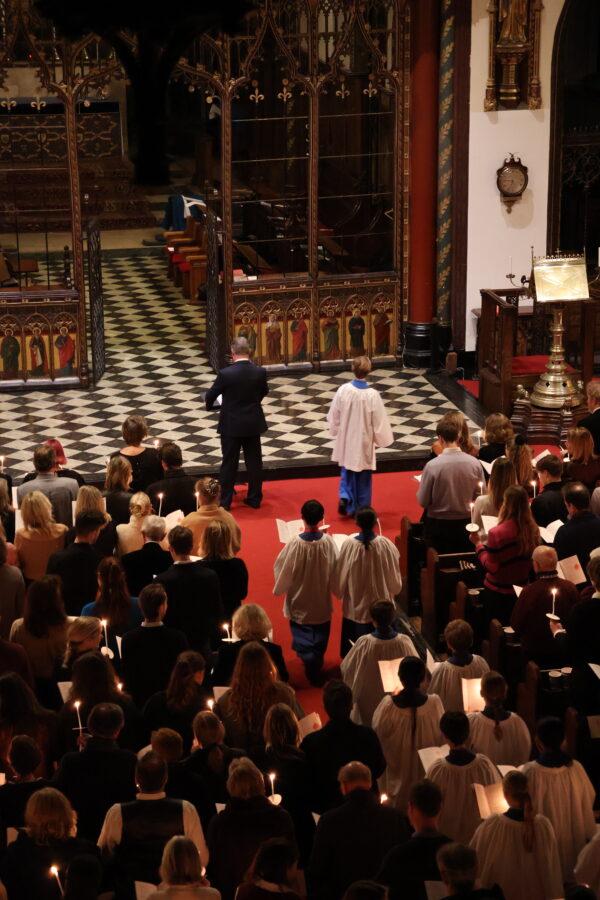 Elstree Choir Arrival